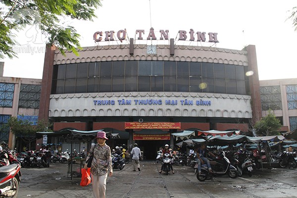 5 khu chợ bán quần áo rẻ, chất lượng nhất Sài Gòn
